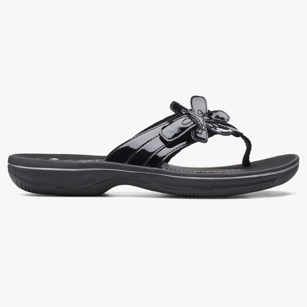 Clarks “Brinkley Flora” flip flops